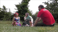 Mxtress Valleycat: Podáváme obě nohy v parku