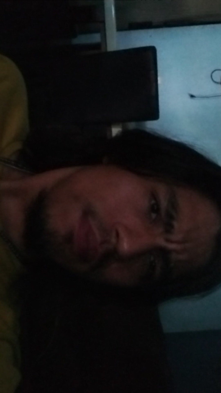 AlexAlejandro13: リビングルームのホットな若者