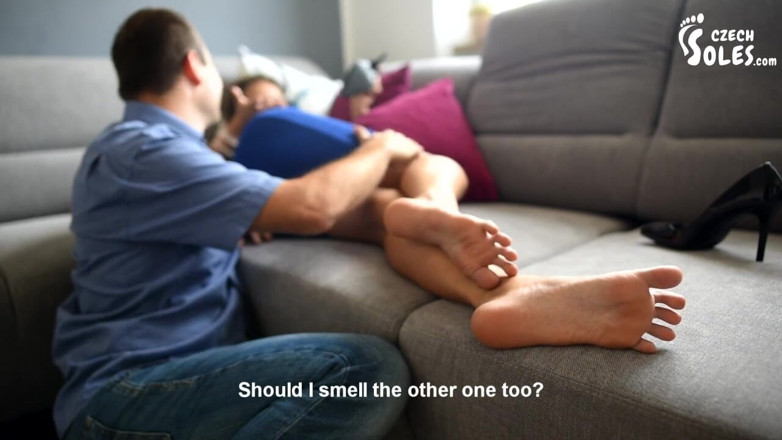 Czech Soles - foot fetish content: Kaki seksi isteri dan menyembah kasut