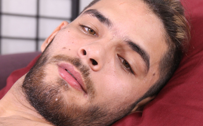 Latino boys porn: Venezuelský sexy mladý muž si honí