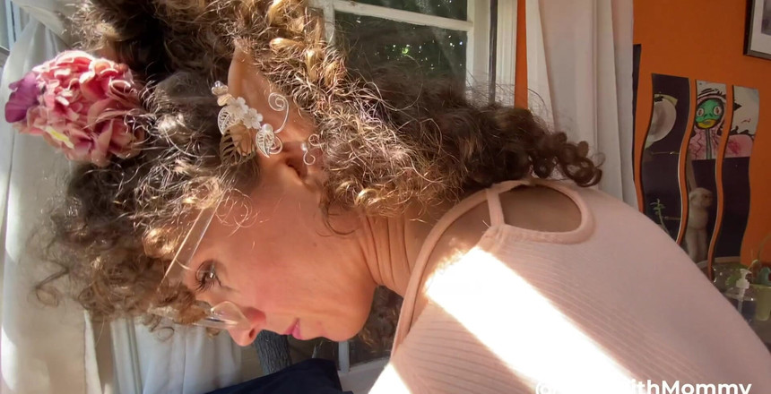 VibeWithMommy: Hermosa madrastra Elvin follada duro Este Duende ya ha sido...