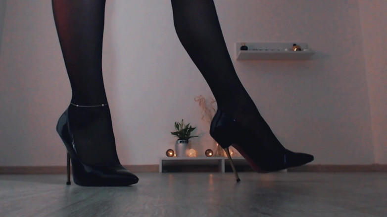 LegsOnHeels: Naylon çoraplı çok klas yüksek topuklu ayakkabılar merak ediyorsun biliyorum, topuklu ayakkabılarla...