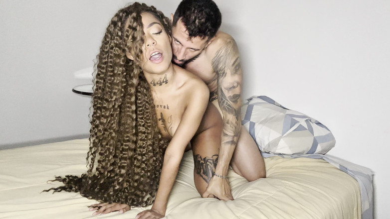 Mr Roca: 与阴户紧致的热辣黑人巴西女郎的自拍性爱