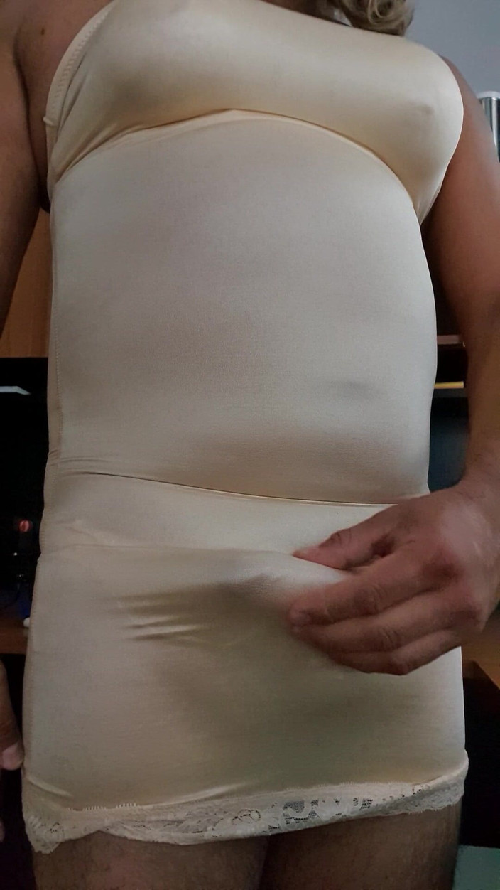 Sexy shinny clothes: Des taties se tapent un slip en nylon