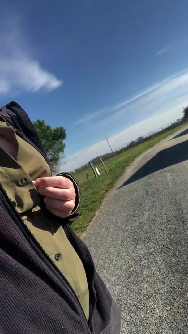 Loola et jim: Petite branlette dans les vignes