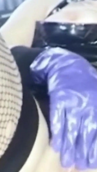 Sledujte tuto francouzskou Domina si hraje se svou kundičkou v latexu