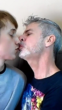 Hot Gay Kissing with Elis