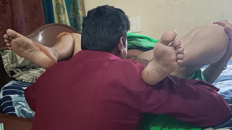 Decent couples: Desi Aunty Hot Fucking with Opposite Home Boy in Bed