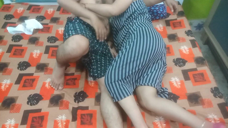 Manjushukla: 印度家庭主妇有口交和啪