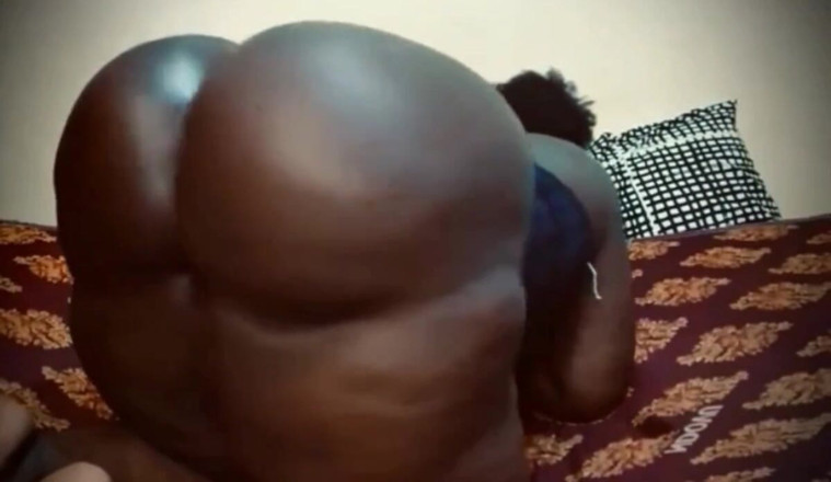 Dzaddy long strokes: Awek montel super saiz twerk berminyak