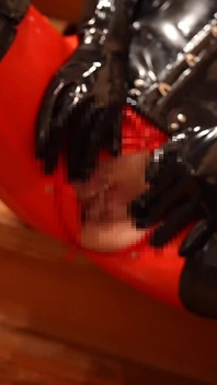 ¡Sexo con un catmono rojo de látex!