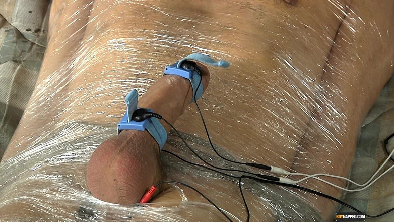 BoyNapped: Leo é mumificado por Kenzie