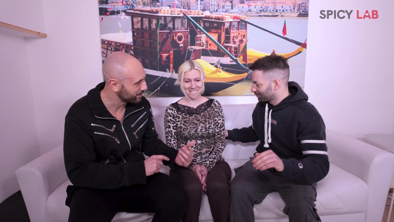 Spicy Lab Production: Duas vezes satisfeita sunny sun