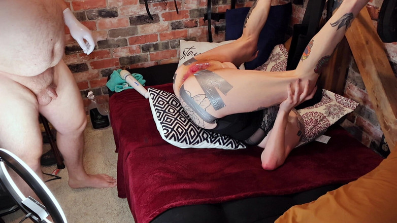 Slave Gigi: Une femme mariée se fait fister dans une position intense