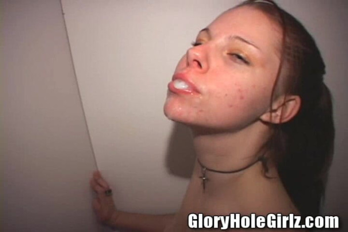 Glory Hole Girlz: Teen Akné 18 let ghetto děvka sání ptáků N šukání v glory...