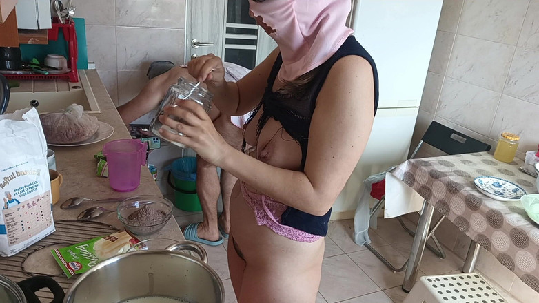 Amateur_MS: キッチンで楽しんでいるクレイジーカップル