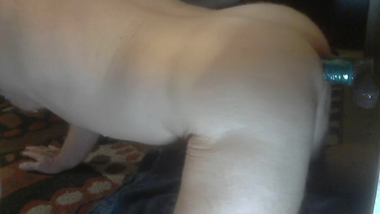 RobertLacrosse: Je s’enfile un gode en baisant mon trou mouillé