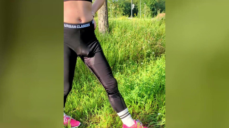 TV_Helena: Cewek ini didobel penenang saat lagi olahraga!! Waria ini lagi...