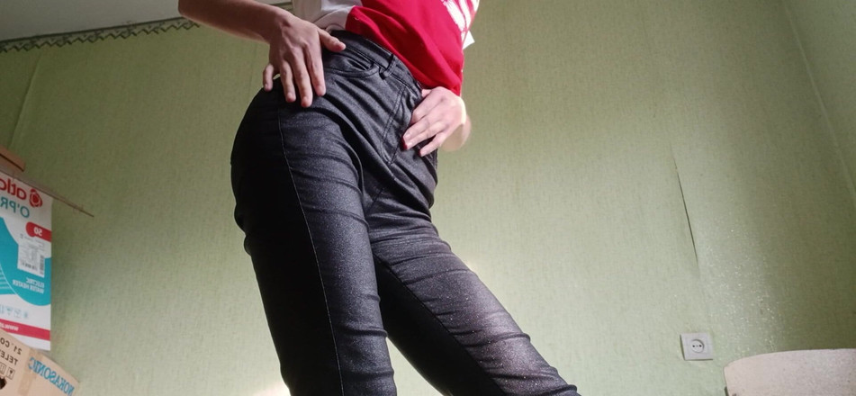 Lesbian-illusion: Я мастурбую мою соседку по квартире, пока она делает нам кофе