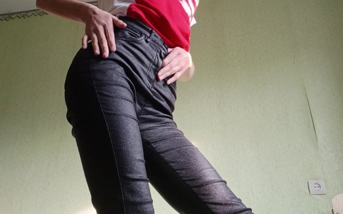 Lesbian-illusion: Masturbuji se sousedem v bytě, zatímco nám dělá kávu