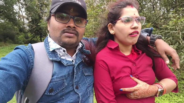 Sona bhabhi: Une desi indienne s’embrasse et presse de seins par son...