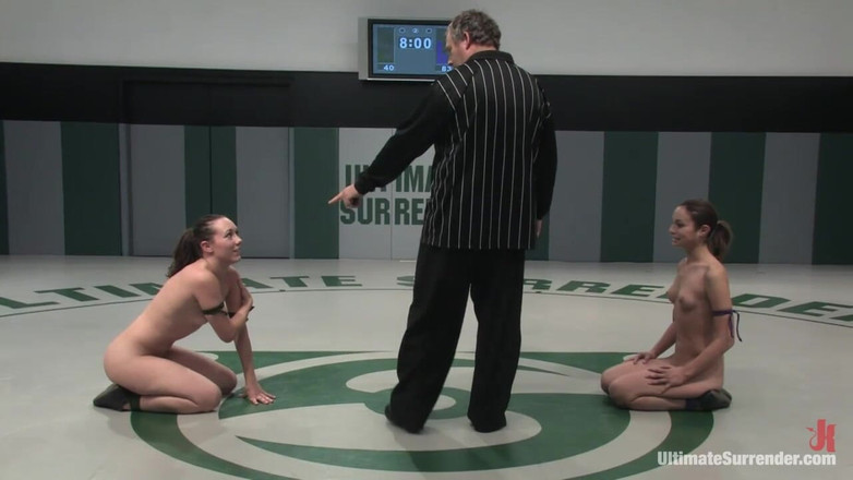 Ultimate surrender by Kink: Amber "rogue" rayne (0-0) gegen Sinn " die natürliche" sage (0-0)