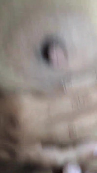 Marido cornudo intenta follar esposa caliente con su pequeña polla