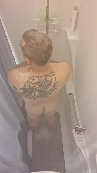 DubeSnackes: Dubesnackes, "masa mandi", menggesel gelembung sabun di seluruh badan saya, kemudian...