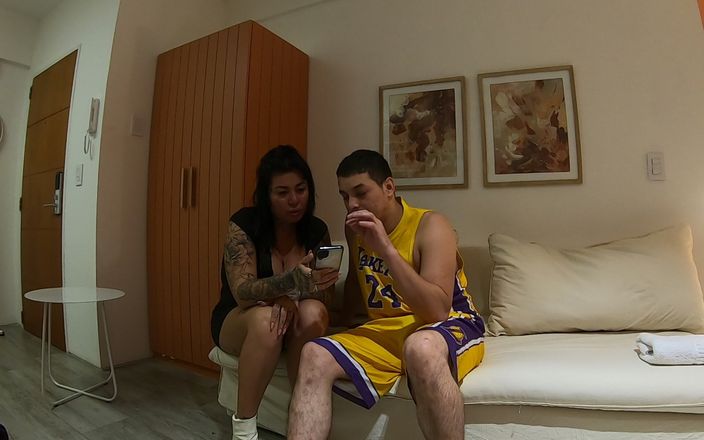DiablaLatinaTour: MILF Argentina Se Toma Mi Leche Mientras Esperamos El Uber
