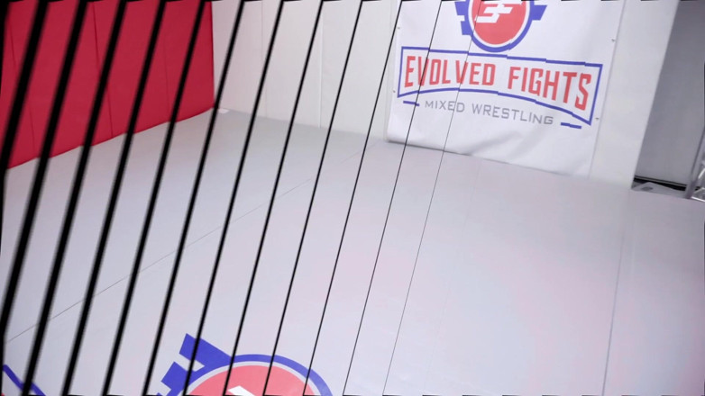 Evolved Fights Lez: Daisy ducati vs april storm wrestling femminile