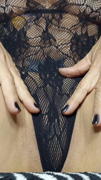 Ku: s enorma vagina i närbild onanerar till riktig orgasm droppande dildos och fisting