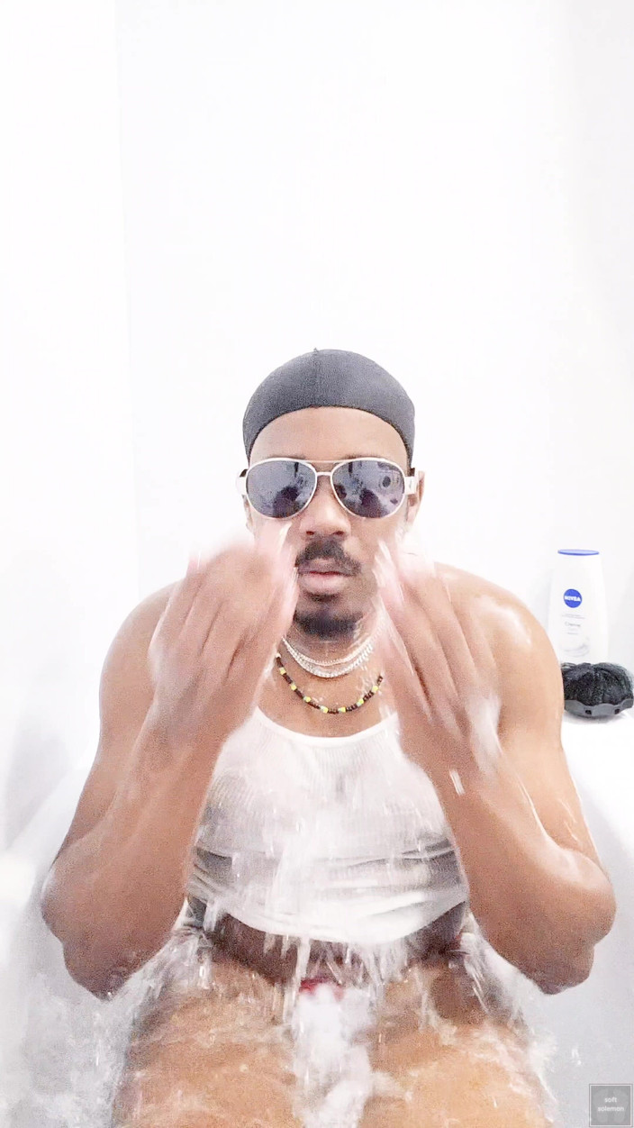 Soft Soleman: お風呂で体を洗う(3)(2025年)