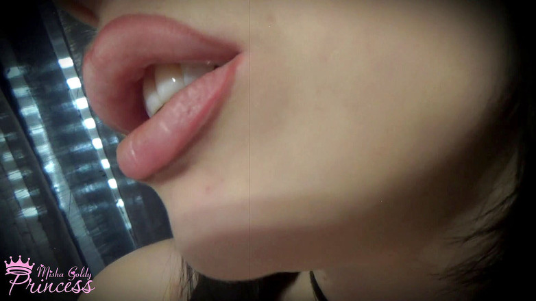 Goddess Misha Goldy: Awak obses dengan bibir semula jadi penuh saya