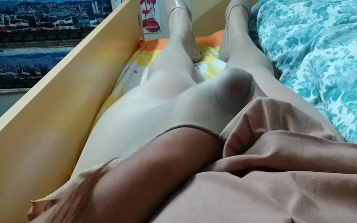 Kit19881127: 连裤袜卡明 21