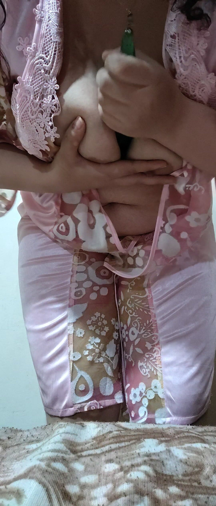 Ali Muhammad: सजा देने वाली लड़की कैमरे के सामने अपने अंडरवियर उतारती है