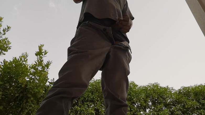 Rafael Torreano: Швидкий дрочку на відкритому повітрі під час сигарети