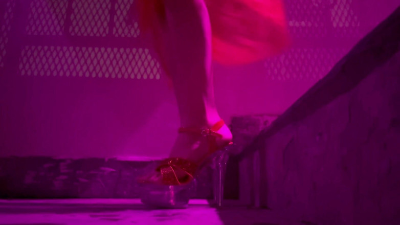 Artemisia Love: Artemisia最爱在户外穿着高跟鞋抽烟