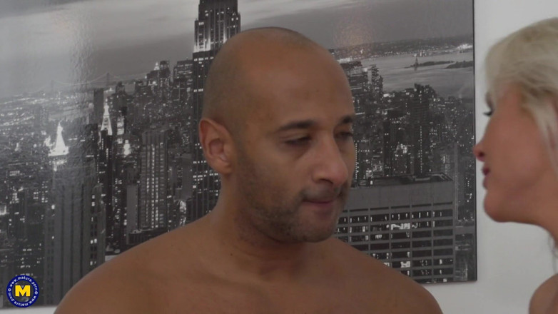 Hardcore NL: Hot blonde gets a hard black dick in her wet...