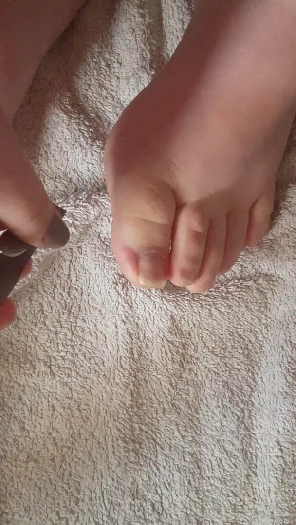 Faith's Feet Fetish: 내 발 손톱을 자르기 - 믿음의 발 페티쉬