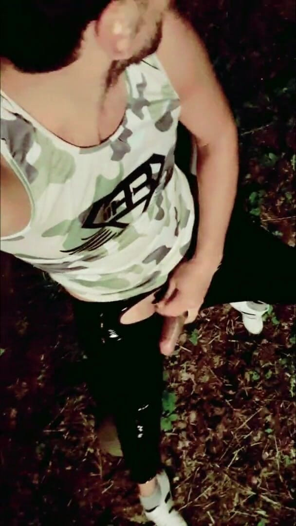 Slutboyben: Slutboyben Cam4 sexy latexová děvka veřejně odhalena