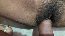 Eu alimentei minha cunhada Kitkat Chocolate e a peguei.