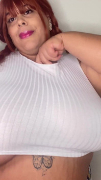 Tolle große hooters in einem nassen hemd