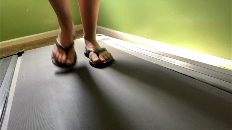 footivities: Fötter i Flip Flops på löpbandet - Ivys Feet