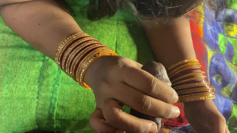 Angoori: सौतेला पापा अपनी मोटी सौतेली बेटी को चोदता है