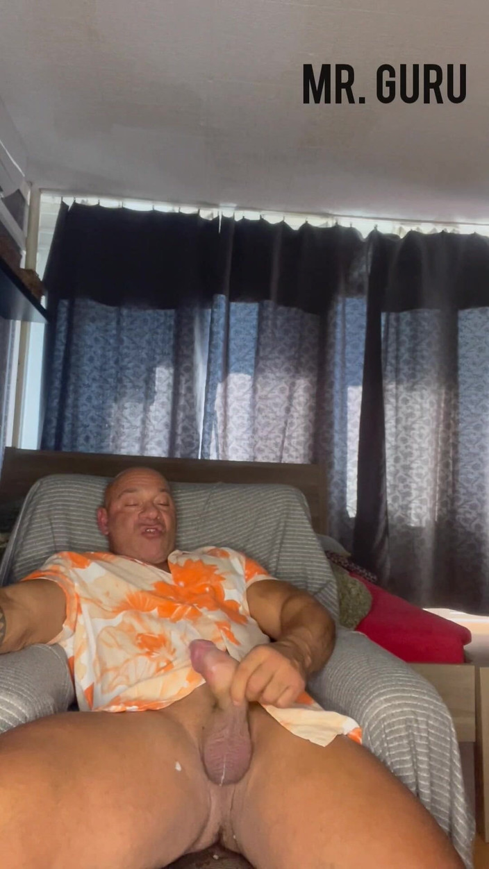 Mr. Guru: Mrguru, sexy bodybuilderin wichst zu hause
