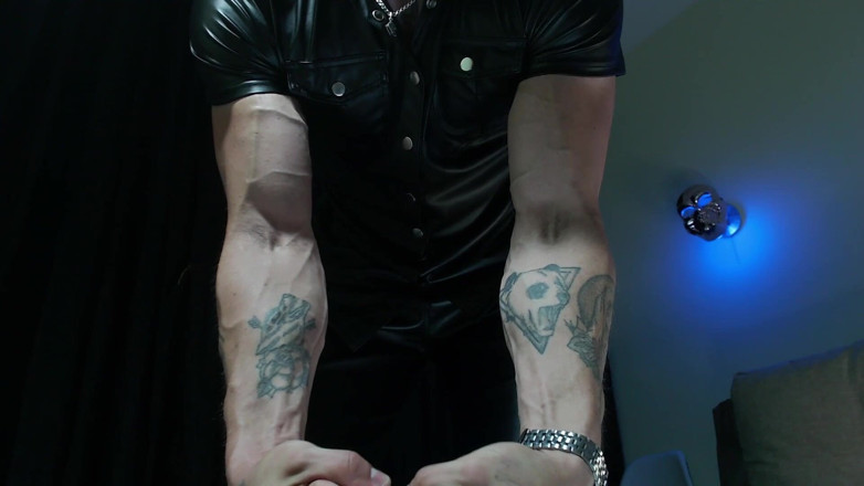 Hunky time: Muscle Worship