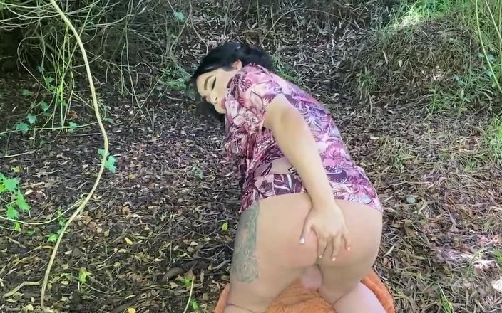 JessieRoss: Výstřiky Venku