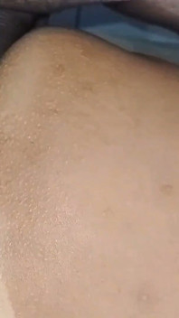 Zlobivá koruna dělá anál s tetovanou brunetkou