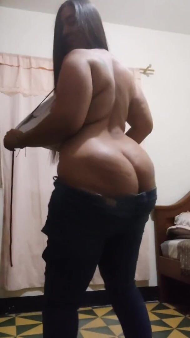 Vanne_sexy87: Одна дома я мастурбую, прежде чем кто-то приедет, больше