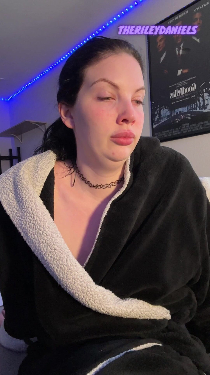Riley Daniels: Zaimprowizowanie kichanie fit